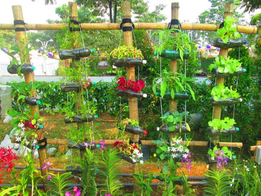 vertical flower bed made of plastic bottles