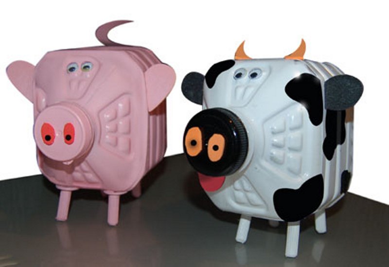 plastic bottle pigs