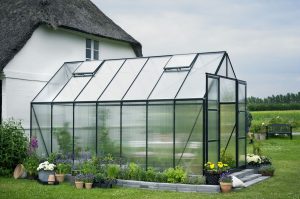 Making a greenhouse with your own hands from a profile pipe and polycarbonate: a complete description of the process, drawings with dimensions, watering and heating (Photo & Video)