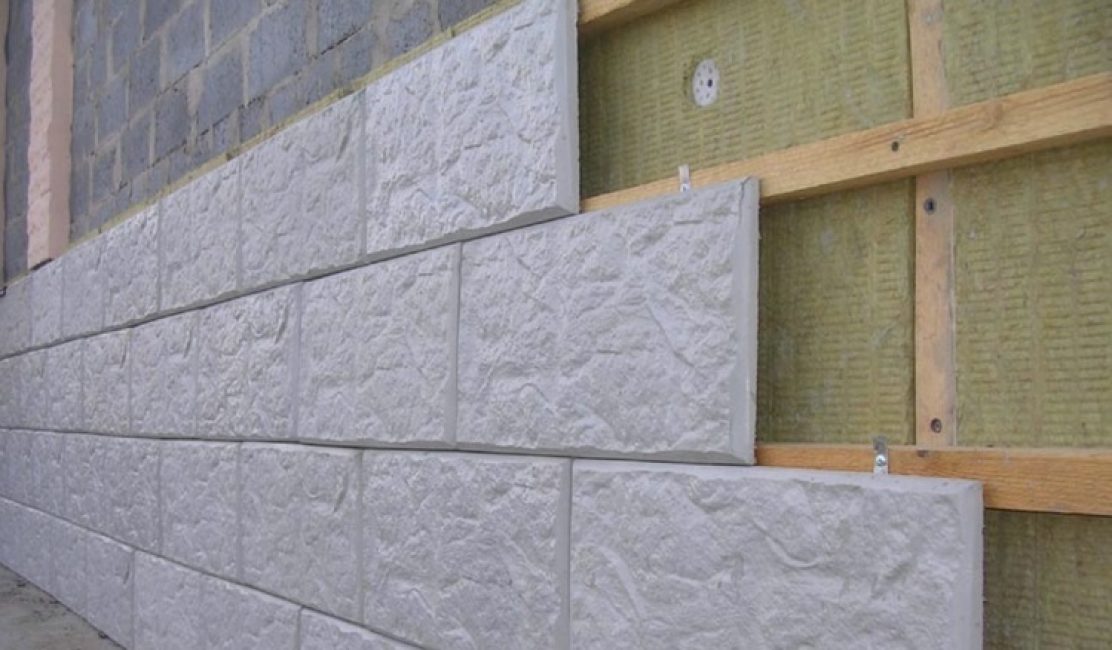 Production of a ventilated facade from concrete tiles