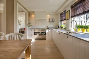 Which floor in the kitchen is better: an overview of modern views. Tiles, self-leveling floor, laminate, parquet and other materials (100+ Photos & Videos) + Reviews