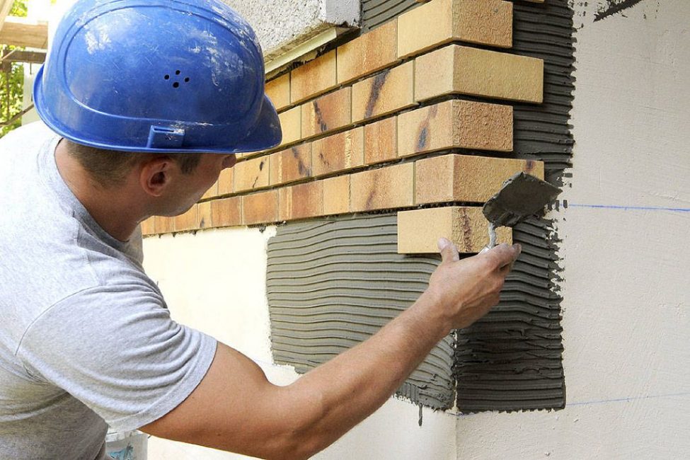 Pose de carreaux de clinker