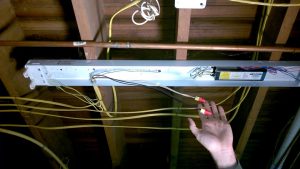 Mga diagram ng koneksyon para sa mga fluorescent lamp: may at walang choke, 2 o higit pang lamp (Larawan at Video)