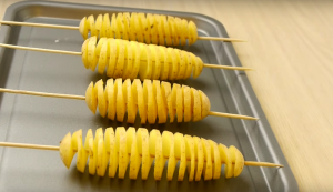 How to cut potatoes in a spiral and cook: a simple step-by-step instruction