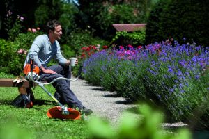 How to lubricate a trimmer gearbox or lawn mowers: proper care of garden tools