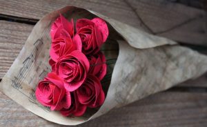 How to make a rose from plain and crepe paper: step by step tutorials